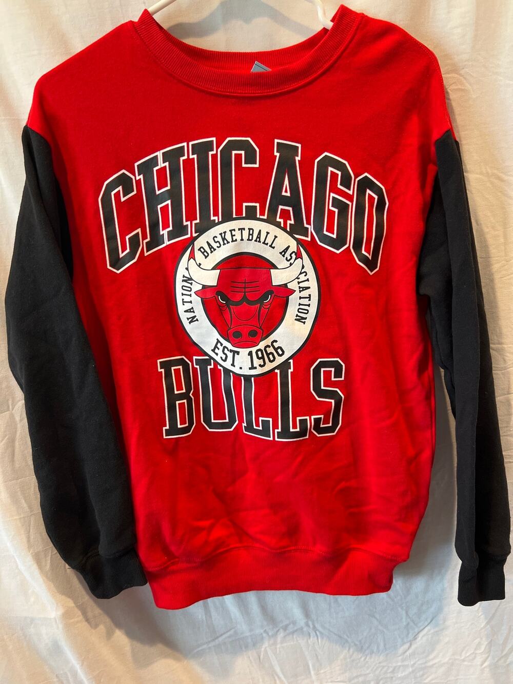 Women’s XS Chicago Bulls crewneck
